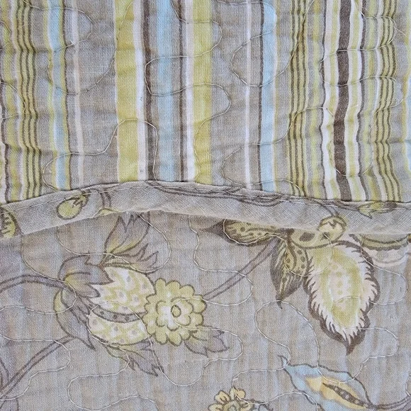 Queen Size Quilt 84x92 - Picture 3 of 5